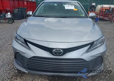 2021 Toyota Camry Le z USA, uszkodzony, nr VIN 4T1C11AK7MU479740